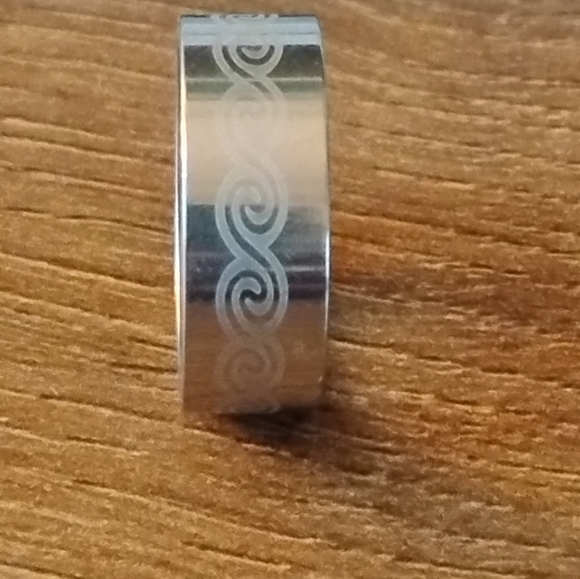 Stainless Steel Unisex Ring Silver Patterned Size 8.5 - Picture 2 of 3